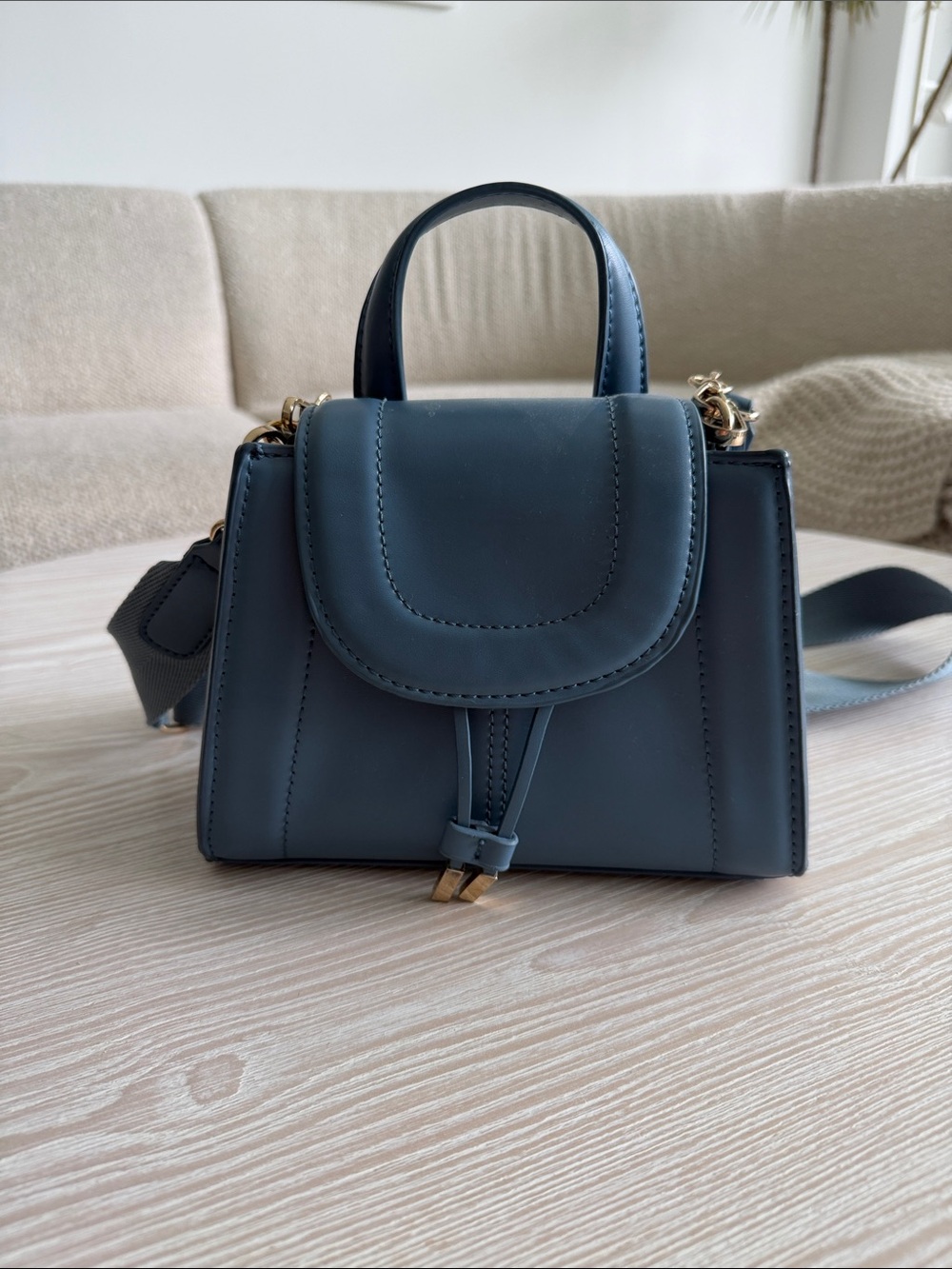 Stylish Blue Mini Crossbody Bag with Gold Chain